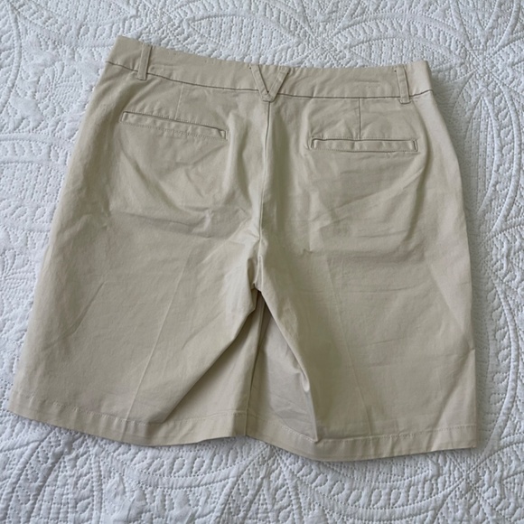 Khakis by Gap Boyfriend  Roll Up Shorts - Picture 8 of 12